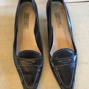 ISAAC MIZRAHI Black Leather Loafer Pumps with White Stitching Trim; 7-1/2M